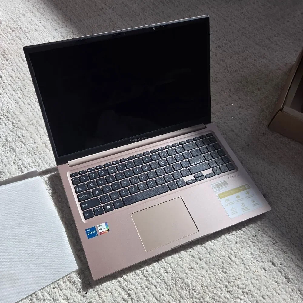 ASUS VivoBook 15 F1504V